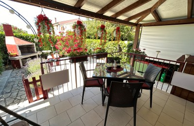 Charmante Wohnung mit wunderschön angelegtem Garten - Novigrad