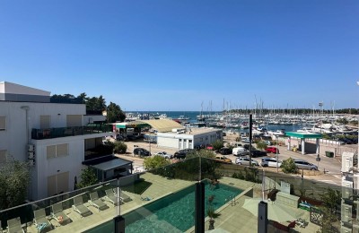 Appartamento con terrazza sul tetto e vista mare a Cittanova