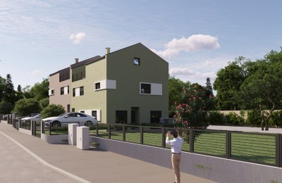 Appartamento su 3 piani con giardino a Parenzo (S1)