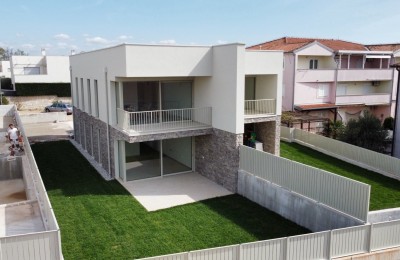 Modern house with sea view in Novigrad ( 4 )