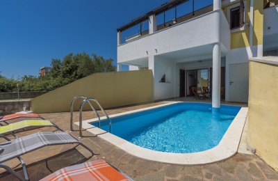 Terraced house with swimming pool in Novigrad