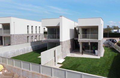 Appartamento con terrazza sul tetto e vista mare - Cittanova ( 12 )