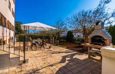 Apartment with a large garden in Novigrad