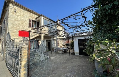 House with 3 apartments and garden in the center of Novigrad