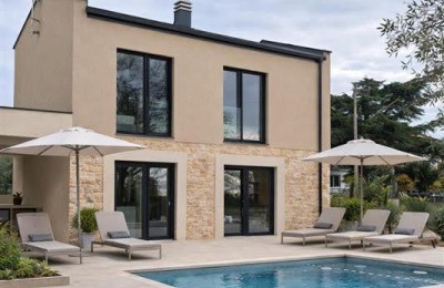 Dvojna kuća s bazenom u okolici Novigrada