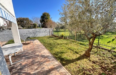 Stan u prizemlju 350 m od mora u Novigradu