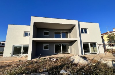 Moderne Wohnung mit Garten in Novigrad