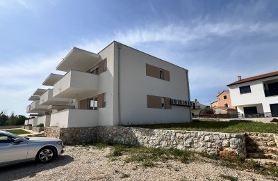 Apartment on the ground floor with a garden in the vicinity of Novigrad (1)
