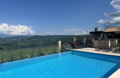 Rustikale Villa mit Panoramablick auf die Natur – Vižinada