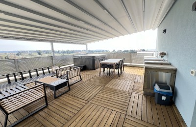 Apartment with roof terrace 450 m from the sea