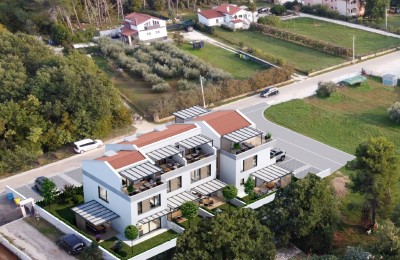 Casa a schiera con terrazza sul tetto - Parenzo ( D )