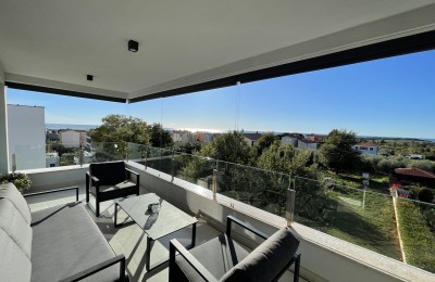 Attractive penthouse with sea view in Novigrad