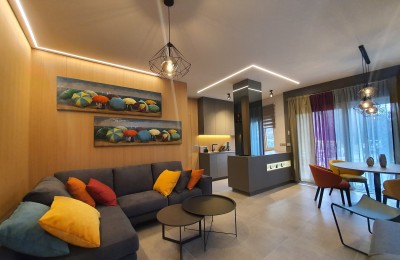 Moderno opremljeno stanovanje v Umagu