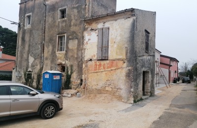 House for complete renovation - Novigrad