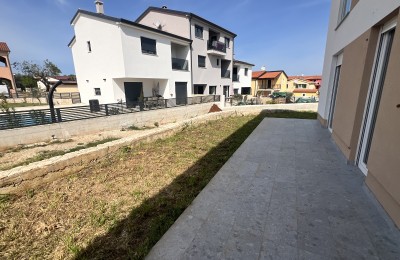 Newly built apartment with garden in Tar (2)