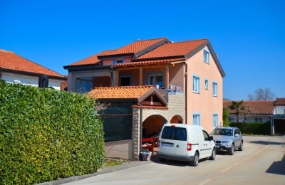 House in a row with sea view - Novigrad