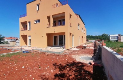 Wohnung mit Garten in ruhiger Lage - Novigrad