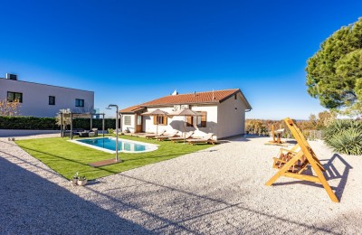 Casa a Kastel con ampio giardino