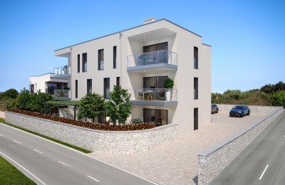 Attractive apartment on the ground floor in Zambratija