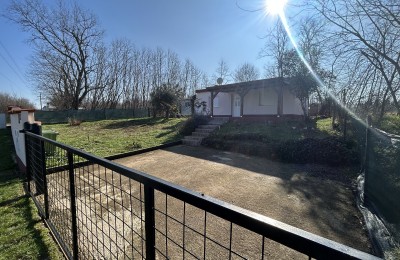 Casa con ampio giardino vicino a Umago